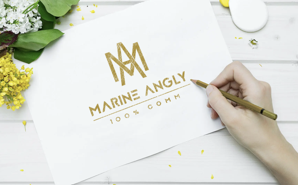 Packs communication clés en main à Périgueux mockup cartes de visite agence de communication en freelance Marine Angly 100% COMM